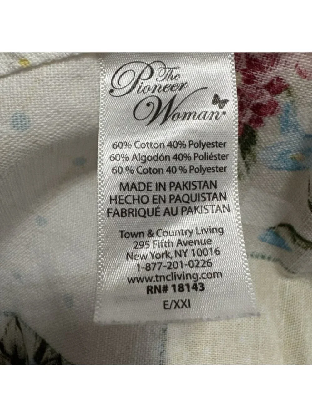 The Pioneer Woman Round Tablecloth 70